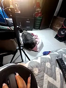 Snapshot of anythompsom chatting on November 10, 11:15 pm anythompsom online show from November 10, 11:15 pm