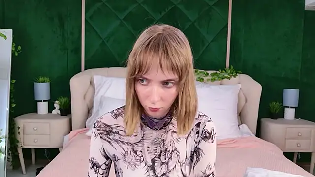 Snapshot of Beverly_Gomes chatting on December 5, 3:52 pm Beverly Gomes online show from December 5, 3:52 pm