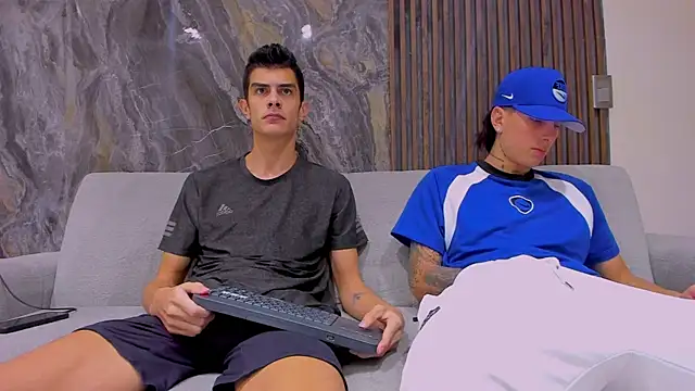 Snapshot of junior_friendss chatting on October 2, 6:09 am junior friendss online show from October 2, 6:09 am