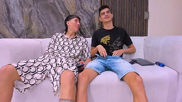 Snapshot of junior_friendss chatting on November 19, 8:20 pm junior friendss online show from November 19, 8:20 pm