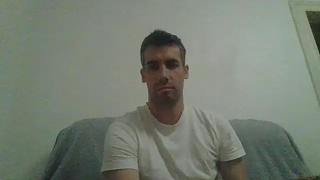 Snapshot of JulioIsHere4you chatting on October 25, 2:30 am JulioIsHere4you online show from October 25, 2:30 am