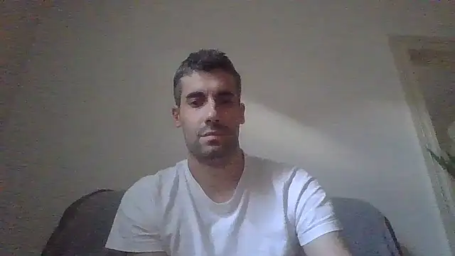 Snapshot of JulioIsHere4you chatting on October 26, 2:01 pm JulioIsHere4you online show from October 26, 2:01 pm