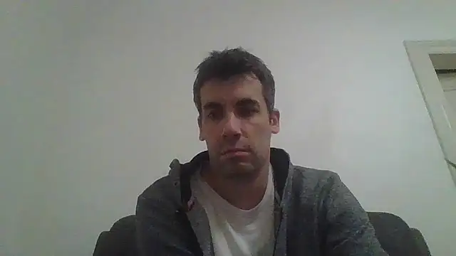 Snapshot of JulioIsHere4you chatting on November 24, 2:33 am JulioIsHere4you online show from November 24, 2:33 am