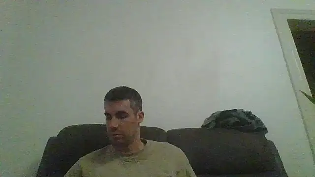 Snapshot of JulioIsHere4you chatting on December 16, 9:20 pm JulioIsHere4you online show from December 16, 9:20 pm