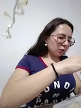 Bella Sumers online show from April 28, 6:13 pm