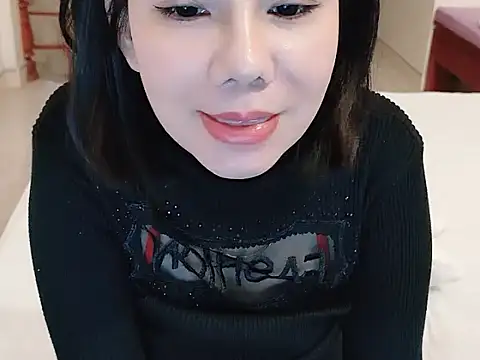 JunCii online show from November 28, 2:31 pm