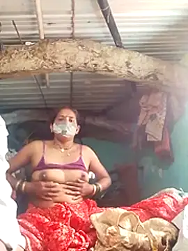 Snapshot of CUTE-004 chatting on October 23, 8:13 am CUTE-004 online show from October 23, 8:13 am