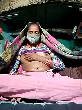 Snapshot of CUTE-004 chatting on November 15, 4:25 pm CUTE-004 online show from November 15, 4:25 pm