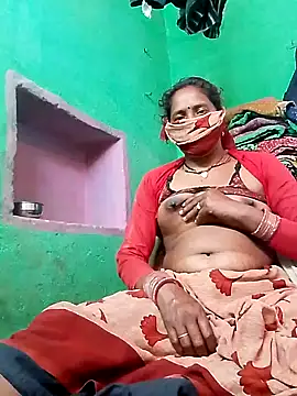 Snapshot of CUTE-004 chatting on December 3, 8:00 am CUTE-004 online show from December 3, 8:00 am