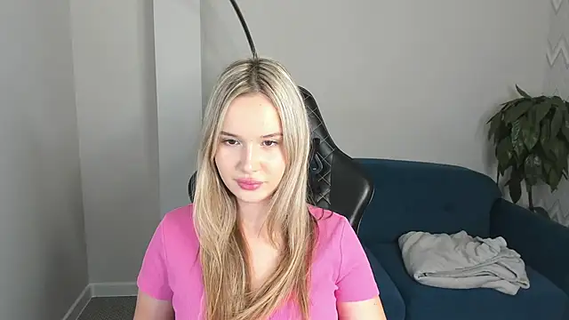 Snapshot of Nicoletta_Cooper chatting on September 19, 6:15 am Nicoletta Cooper online show from September 19, 6:15 am