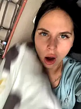 Snapshot of ksenia123 chatting on October 7, 9:28 am ksenia123 online show from October 7, 9:28 am