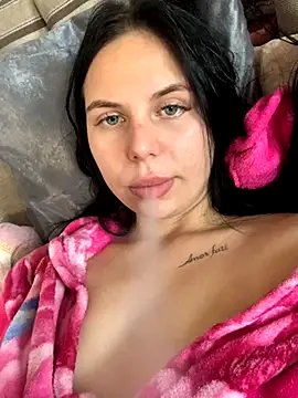 Snapshot of ksenia123 chatting on October 26, 7:58 am ksenia123 online show from October 26, 7:58 am