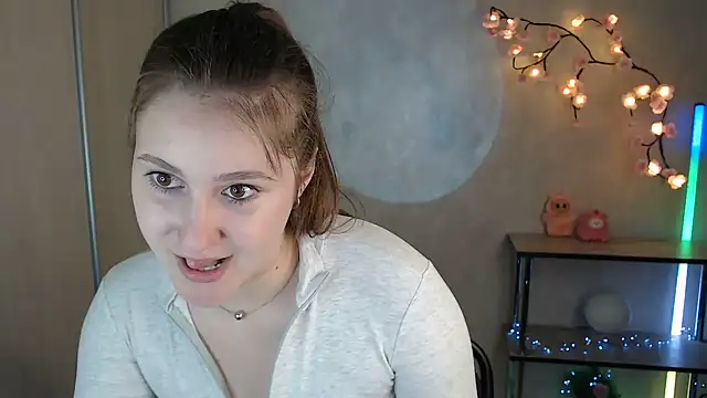 Snapshot of Milka_kamila chatting on May 25, 12:44 pm Milka kamila online show from May 25, 12:44 pm