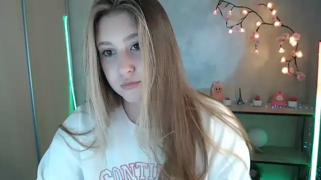 Snapshot of Milka_kamila chatting on June 15, 12:07 pm Milka kamila online show from June 15, 12:07 pm