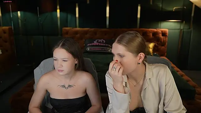 Snapshot of Tiana_Princesss chatting on December 5, 3:52 pm Tiana Princesss online show from December 5, 3:52 pm