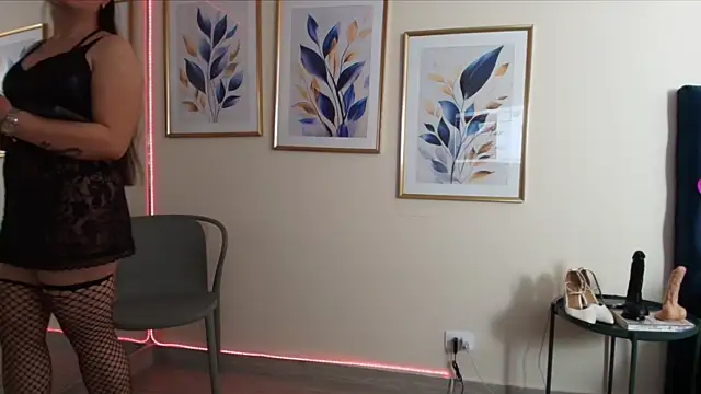 Snapshot of TiffanyStorms_LS chatting on September 20, 11:44 am TiffanyStorms LS online show from September 20, 11:44 am