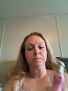 Snapshot of roughdiamond35 chatting on September 19, 5:24 pm roughdiamond35 online show from September 19, 5:24 pm