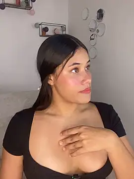 AlisxxnFx online show from March 18, 4:04 am