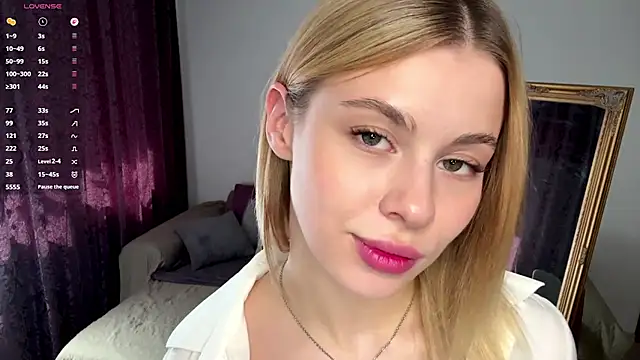 Snapshot of Lil_Elisa chatting on September 16, 10:49 am Lil Elisa online show from September 16, 10:49 am