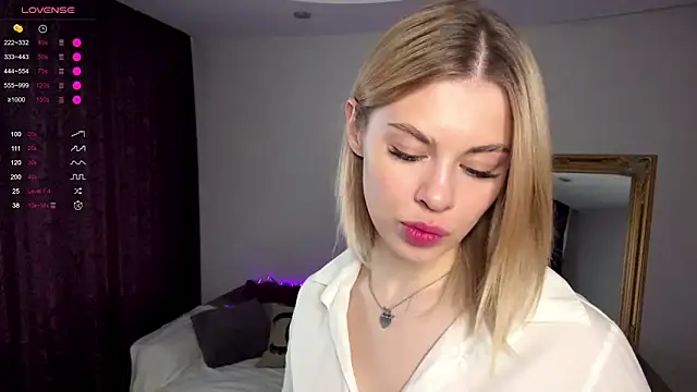 Snapshot of Lil_Elisa chatting on October 17, 7:11 am Lil Elisa online show from October 17, 7:11 am