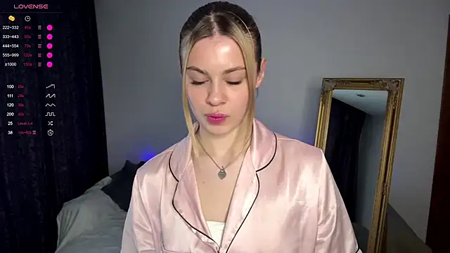 Snapshot of Lil_Elisa chatting on October 26, 11:16 am Lil Elisa online show from October 26, 11:16 am