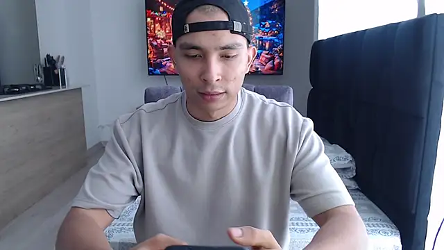 Snapshot of Auron_Demon01 chatting on December 14, 6:34 pm Auron Demon01 online show from December 14, 6:34 pm