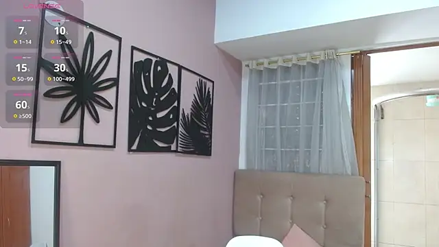 Snapshot of amara_rousse1 chatting on November 21, 1:10 pm amara rousse1 online show from November 21, 1:10 pm