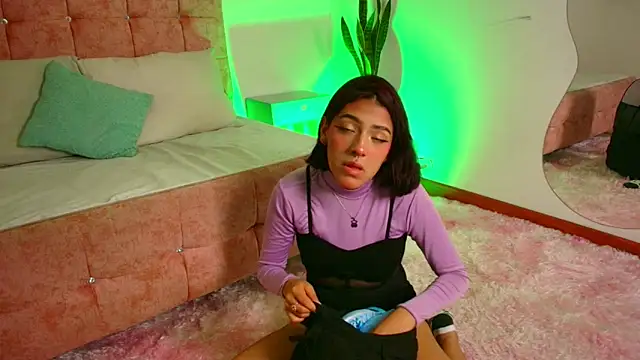 Snapshot of Dulce_Bella_ chatting on November 14, 4:00 am Dulce Bella online show from November 14, 4:00 am