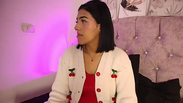 Snapshot of Dulce_Bella_ chatting on February 3, 3:48 am Dulce Bella online show from February 3, 3:48 am