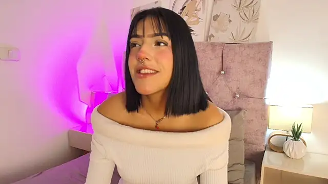 Snapshot of Dulce_Bella_ chatting on February 6, 4:06 am Dulce Bella online show from February 6, 4:06 am