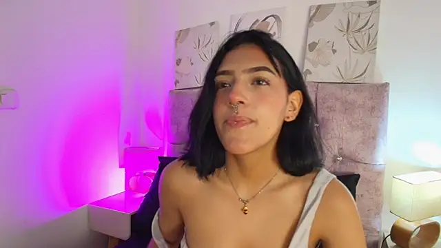 Snapshot of Dulce_Bella_ chatting on February 13, 3:57 am Dulce Bella online show from February 13, 3:57 am