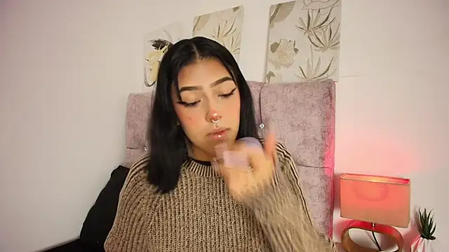 Snapshot of Dulce_Bella_ chatting on February 27, 3:39 am Dulce Bella online show from February 27, 3:39 am