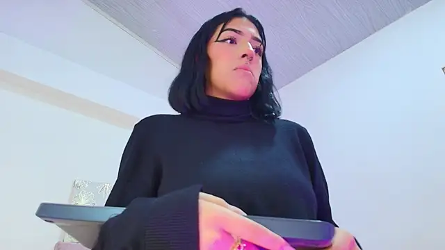 Snapshot of Dulce_Bella_ chatting on March 6, 3:36 am Dulce Bella online show from March 6, 3:36 am