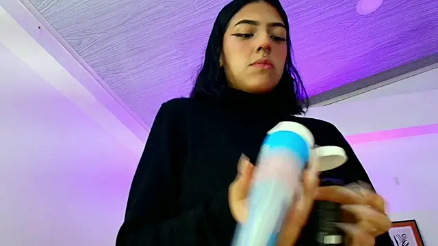 Snapshot of Dulce_Bella_ chatting on March 7, 3:36 am Dulce Bella online show from March 7, 3:36 am