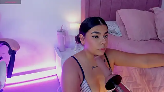 Snapshot of AliceThundeer chatting on November 12, 4:13 am AliceThundeer online show from November 12, 4:13 am