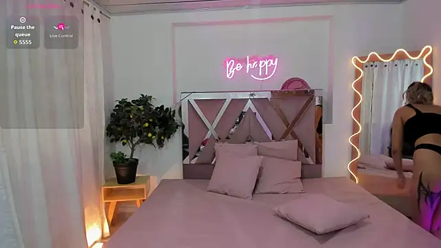 Kenndal tay online show from October 7, 7:22 pm