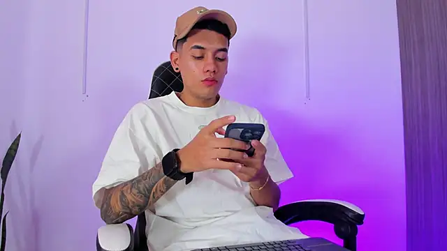 Nickyblazze  online show from September 11, 1:33 pm