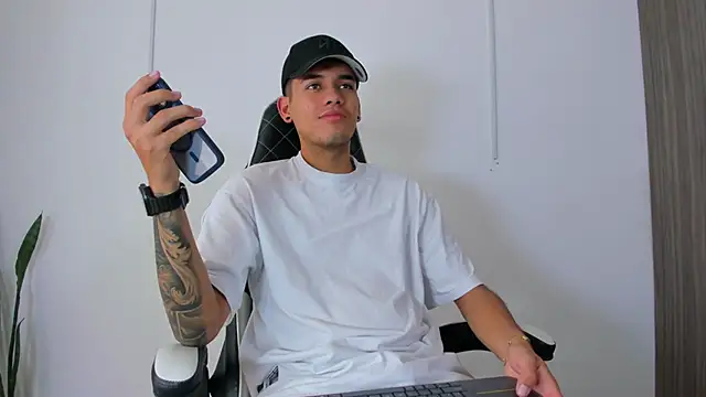 Nickyblazze  online show from October 9, 3:21 pm