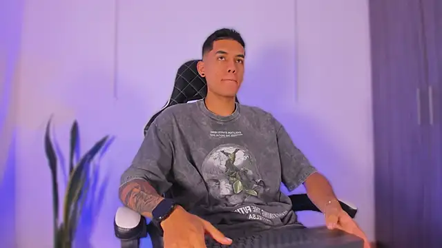 Nickyblazze  online show from October 24, 12:23 pm