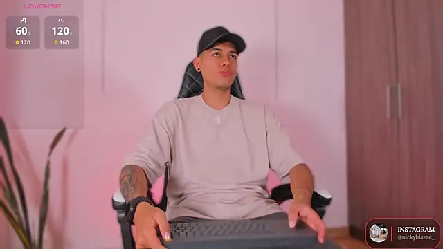 Nickyblazze  online show from November 11, 1:33 pm