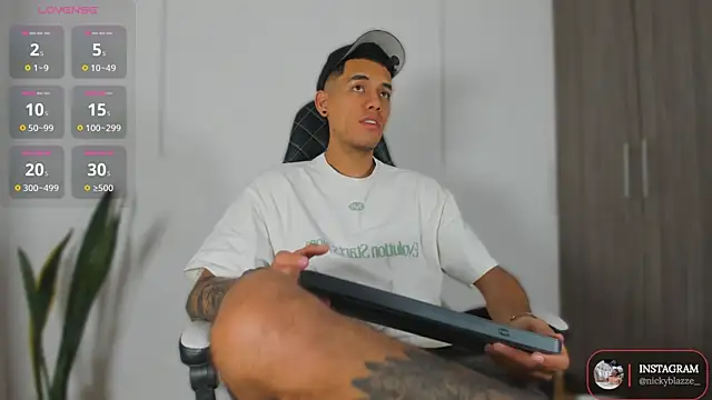 Nickyblazze  online show from November 14, 12:48 pm