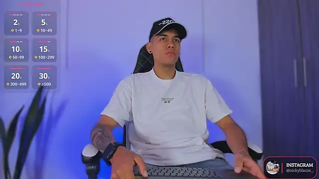 Nickyblazze  online show from November 17, 1:17 pm