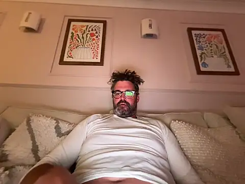 CyprioteWhitefly online show from May 31, 9:27 pm