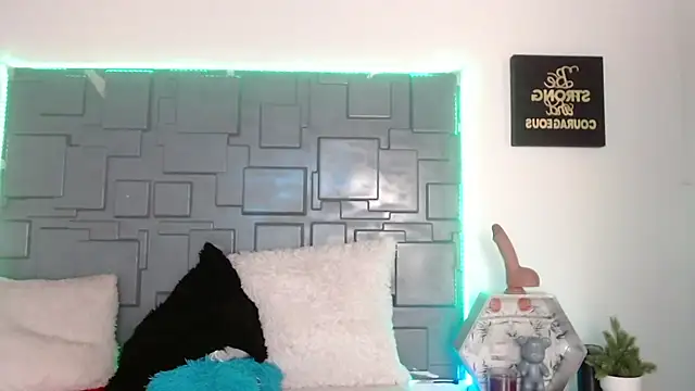 Trinity Knox online show from October 6, 4:26 pm