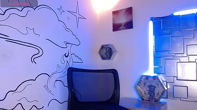 Trinity Knox online show from November 20, 4:29 pm