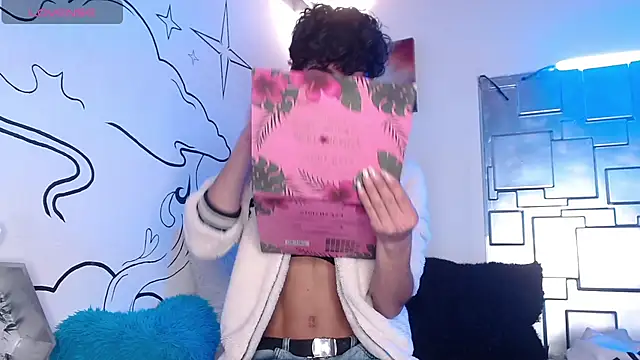 Trinity Knox online show from November 22, 4:28 pm