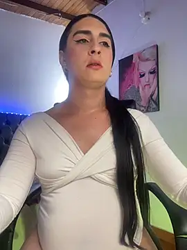 lola diez online show from June 6, 8:02 pm