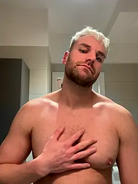 Snapshot of TheKevinboy chatting on November 6, 1:39 am TheKevinboy online show from November 6, 1:39 am