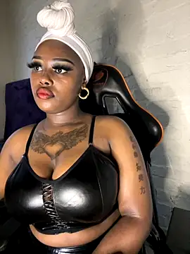 Snapshot of QUEEN_NOBUHLE_777 chatting on September 27, 10:31 am QUEEN NOBUHLE 777 online show from September 27, 10:31 am