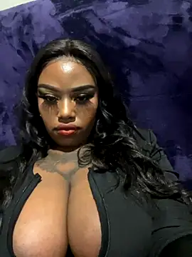 Snapshot of QUEEN_NOBUHLE_777 chatting on September 30, 3:33 am QUEEN NOBUHLE 777 online show from September 30, 3:33 am